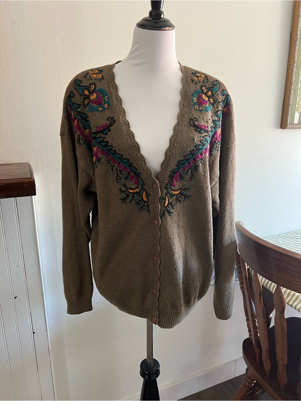 VTG Portraits by Northern Isles Olive Green Floral Embroidered Button Cardigan
